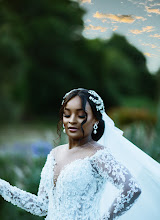 Wedding photographer Antony Trivet. Photo of 15.09.2025