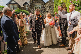 Wedding photographer Liz Baker. Photo of 21.05.2025