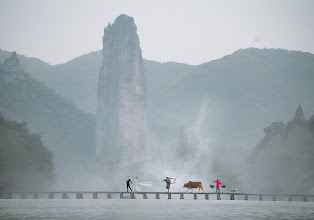 Wedding photographer Feng He. Photo of 08.11.2025