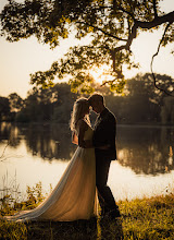 Bryllupsfotograf Dominik Kučera. Bilde av 11.04.2024