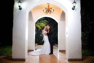 Wedding photographer Leonardo Vargas. Photo of 26.10.2022