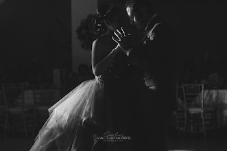 Wedding photographer Carlos Valladares. Photo of 03.08.2019