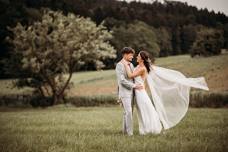 Nhiếp ảnh gia ảnh cưới Jenia Symonds De Montfort. Ảnh trong ngày 31.07.2022
