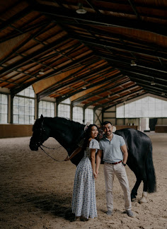 Porno onam kiyimini ozgartiradi va ogli qaraydi