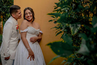 Wedding photographer Yernef Juan Felipe Morales Andrade. Photo of 31.10.2023