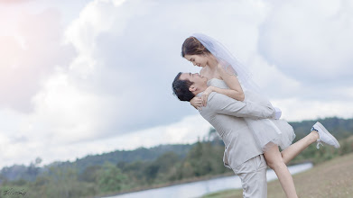 Fotografo di matrimoni Rawee Samrankit. Foto del 17.06.2018