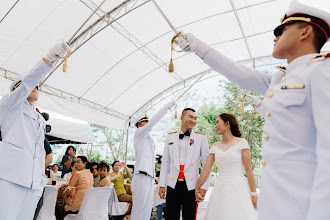 Fotógrafo de casamento Piroon Rukthongchai. Foto de 08.09.2020