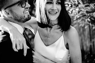 Wedding photographer Mirabela Petrica. Photo of 26.09.2019