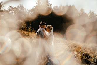 Nhiếp ảnh gia ảnh cưới Łukasz Holisz. Ảnh trong ngày 01.03.2024