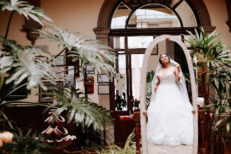 Wedding photographer Carlos Cisneros. Photo of 08.10.2021