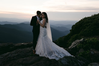 Photographe de mariage Brittany West. Photo du 01.11.2021