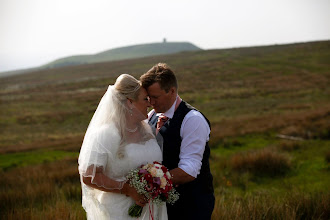 Fotografo di matrimoni Lesley Thomas. Foto del 02.07.2019