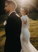 Wedding photographer Vladut Tiut. Photo of 13.10.2025