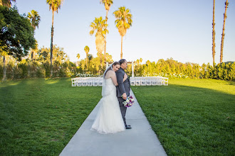 Wedding photographer Rhiannon Dominguez. Photo of 10.03.2020