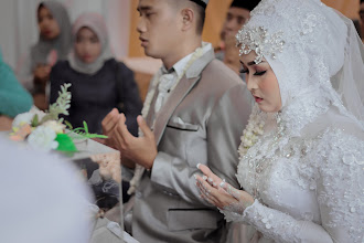 Wedding photographer Oksa Mubasarul Fikri. Photo of 21.06.2020