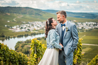 Wedding photographer Viktoria Popova. Photo of 04.10.2025