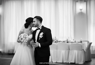 Düğün fotoğrafçısı Emil Pieniak. Fotoğraf 17.03.2019 tarihinde