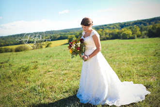 Wedding photographer Savannah Luebbering. Photo of 18.05.2023