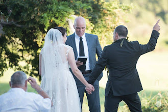 Nhiếp ảnh gia ảnh cưới Dawn Gardner. Ảnh trong ngày 01.06.2023