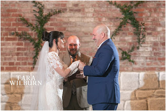 Düğün fotoğrafçısı Tara Wilburn. Fotoğraf 11.05.2023 tarihinde