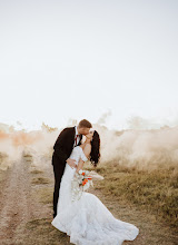 Wedding photographer Elani Ross. Photo of 09.10.2023
