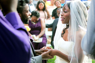 Wedding photographer Monifa Basdeo. Photo of 10.03.2020