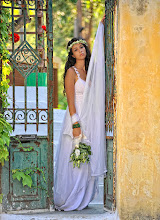 Wedding photographer Dimitris Lykourezos. Photo of 05.04.2021