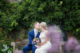 Wedding photographer Stephanie Baines. Photo of 01.07.2019