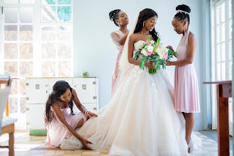 Fotógrafo de bodas Lwazi Mhlanga. Foto del 24.01.2020