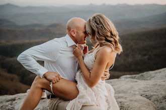 Photographe de mariage Christina Elmore. Photo du 05.04.2024