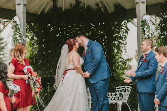 Wedding photographer Emilie Smith. Photo of 10.05.2019