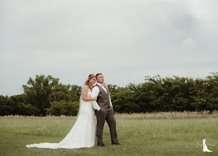 Photographe de mariage Lisa Vernon-Bowles. Photo du 20.04.2023