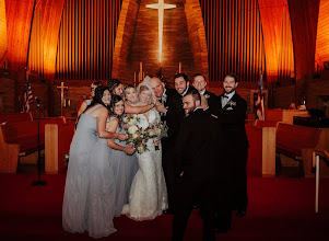 Wedding photographer Laura Hood. Photo of 30.12.2019