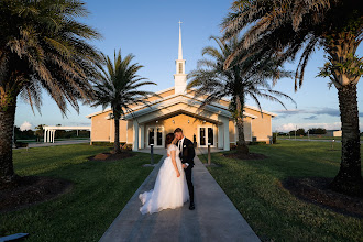 Wedding photographer Olga Markarova. Photo of 14.09.2025