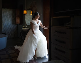 Wedding photographer Lorenzo Ruzafa. Photo of 13.10.2023