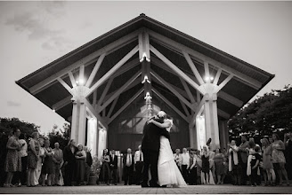 Wedding photographer Dustin Lewis. Photo of 04.05.2023