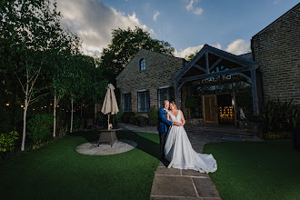 Wedding photographer Liz Baker. Photo of 21.05.2025