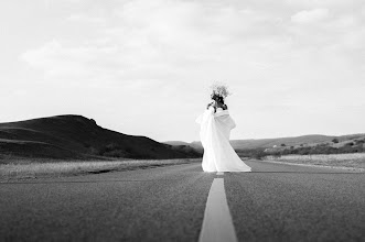Wedding photographer Diana Oravecz. Photo of 15.02.2025