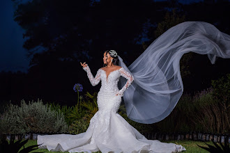 Wedding photographer Antony Trivet. Photo of 08.09.2025