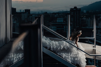 Fotógrafo de bodas Efrain Torres. Foto del 08.04.2025