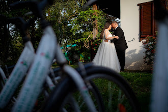 Wedding photographer Claudiu Mercurean. Photo of 27.10.2025