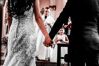 Wedding photographer Santiago Ospina. Photo of 13.12.2023