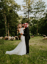 Nhiếp ảnh gia ảnh cưới Karolina Zdebska. Ảnh trong ngày 17.08.2022