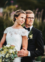 Bryllupsfotograf Victoria Rinde. Bilde av 01.06.2023