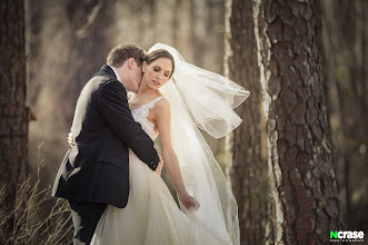 Fotograf ślubny Nathan Crase. Zdjęcie z 27.04.2023