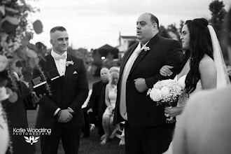 Düğün fotoğrafçısı Katie Woodring. Fotoğraf 29.12.2019 tarihinde