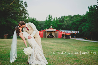 Wedding photographer Taisley Weston. Photo of 11.05.2023