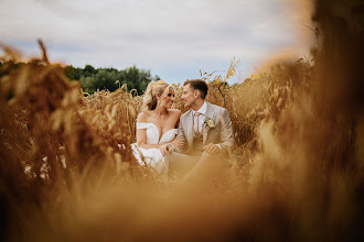 Wedding photographer Antoni Wigley. Photo of 11.08.2022