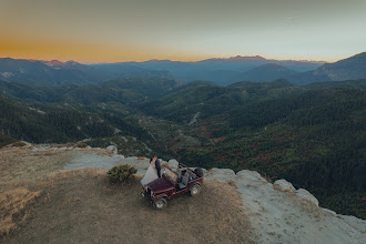 Wedding photographer Kyrillos Samaras. Photo of 24.12.2024