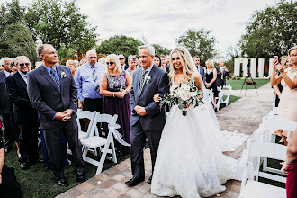 Wedding photographer Melissa Toye. Photo of 29.04.2019